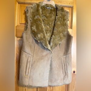 White House Black Market Women's Tan Faux Suede and Fur Vest, Size XL